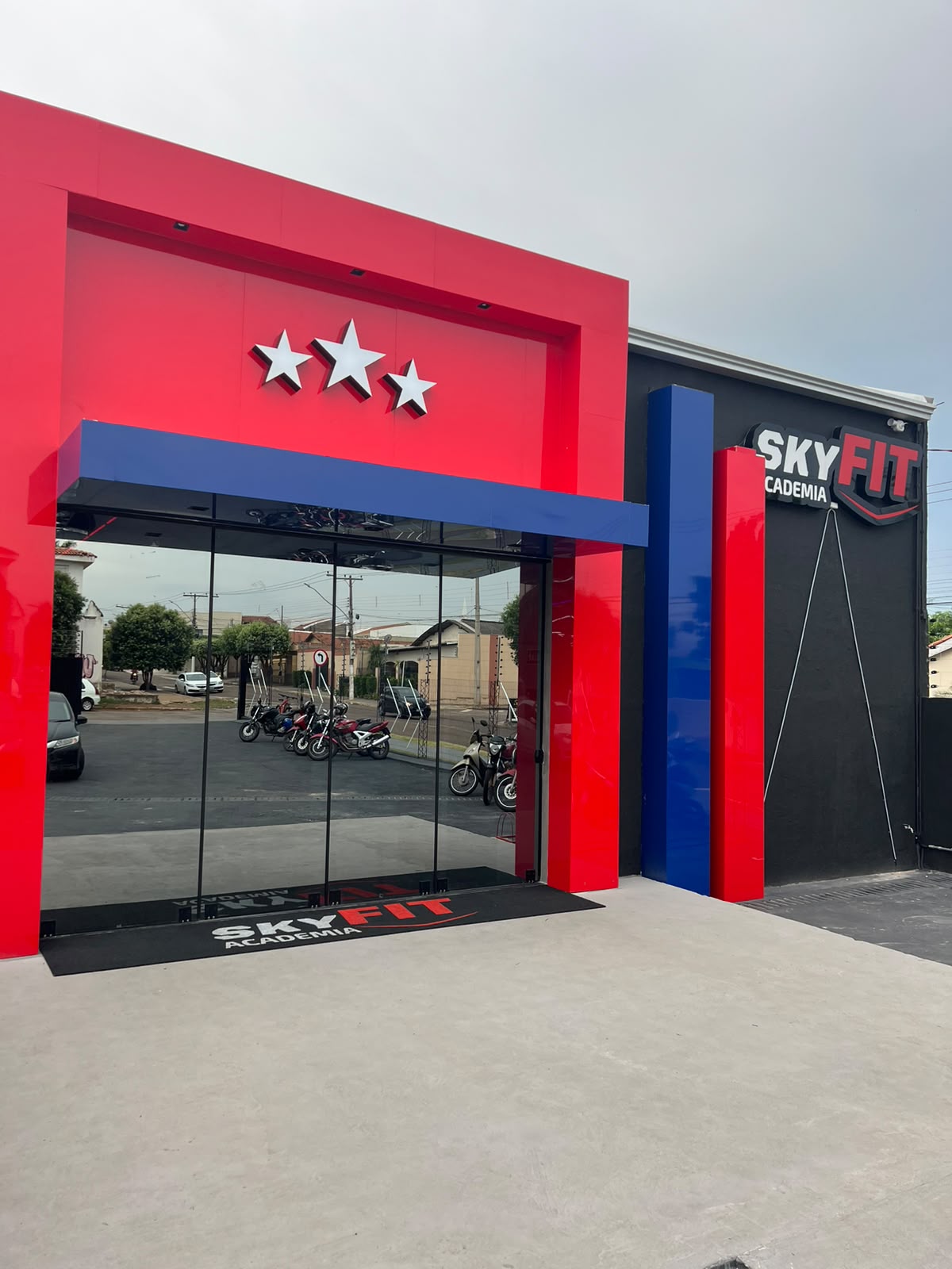 Fachada frontal da SkyFit Centro em Rondonópolis